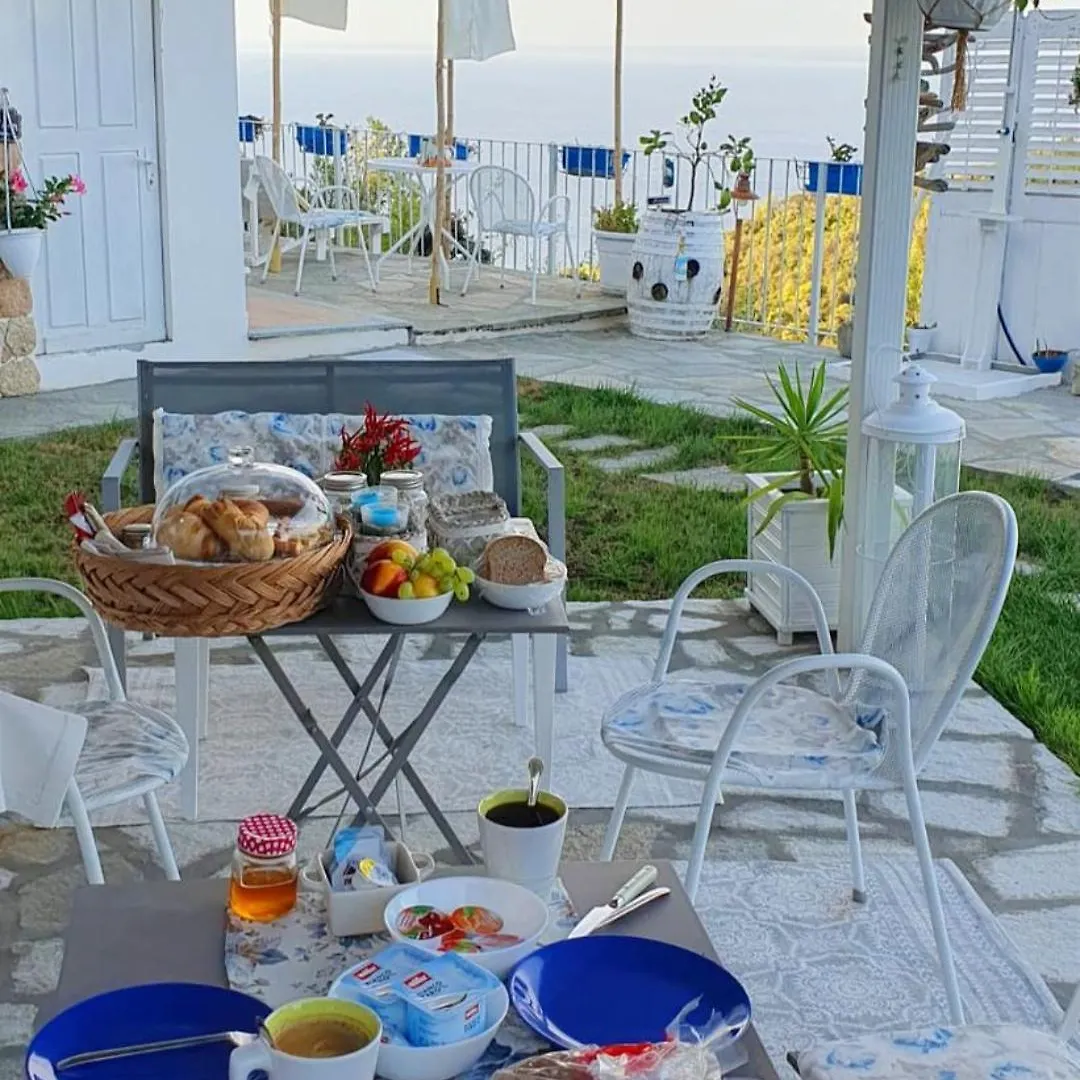 Message In A Bottle Bed And Breakfast Camporosso  Bed & Breakfast Camporosso (Liguria)